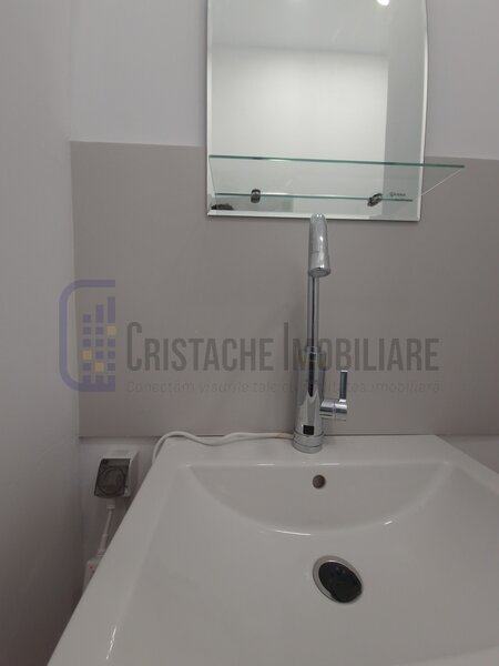 Spatiu comercial aflat la parter, intre Parcul Tineretului si Parcul Carol