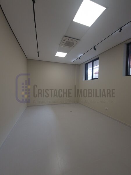 Spatiu comercial aflat la parter, intre Parcul Tineretului si Parcul Carol