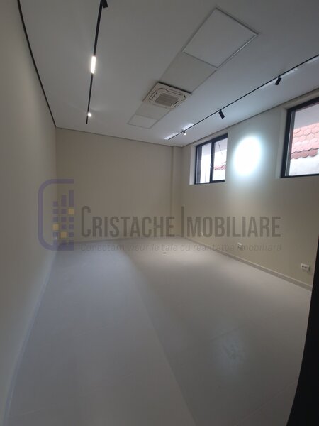 Spatiu comercial aflat la parter, intre Parcul Tineretului si Parcul Carol