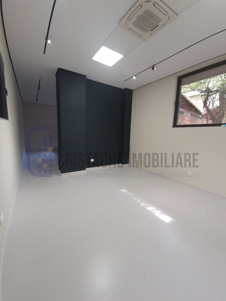 Spatiu comercial aflat la parter, intre Parcul Tineretului si Parcul Carol